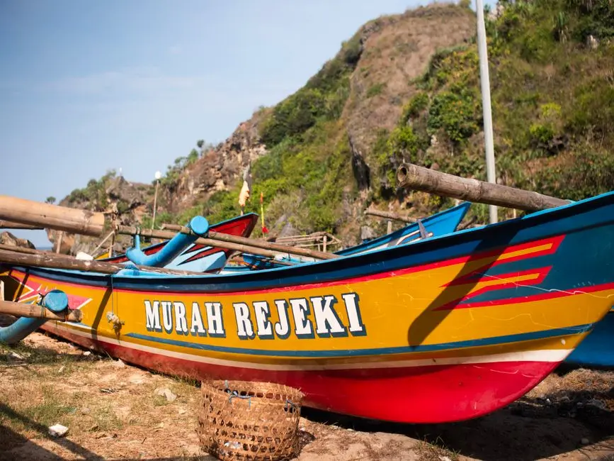 Liburan Murah di Maluku: Pengalaman Seru dari Tiakur